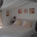 La Cour Oda ve Kahvaltı 3*