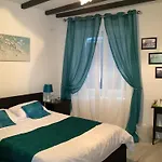 La Cour 3* Villefagnan