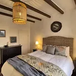 Oda ve Kahvaltı La Cour 3*