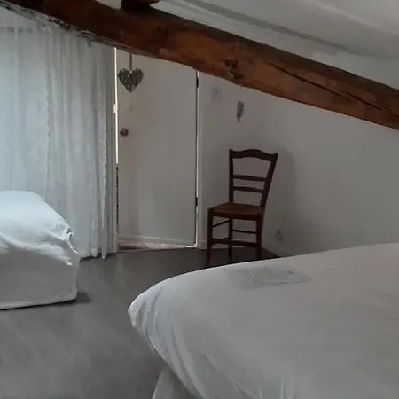 Bed & Breakfast La Cour 3*