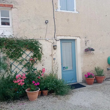 Oda ve Kahvaltı La Cour Villefagnan