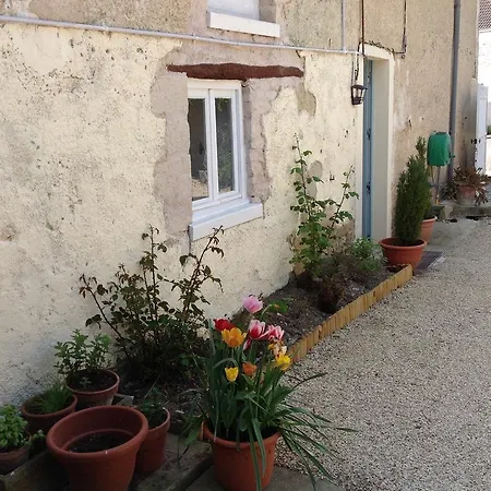 La Cour 3* Villefagnan