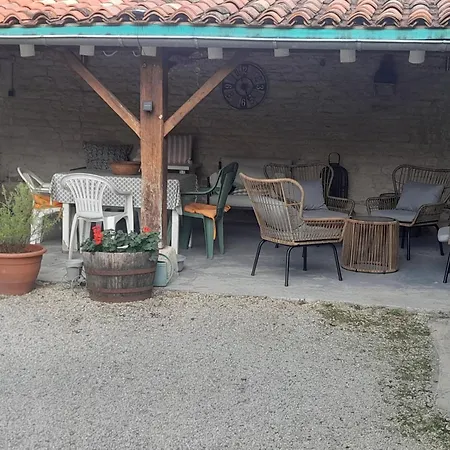 Oda ve Kahvaltı La Cour 3*