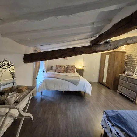 La Cour Oda ve Kahvaltı 3*