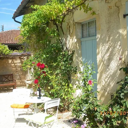 Oda ve Kahvaltı La Cour Villefagnan