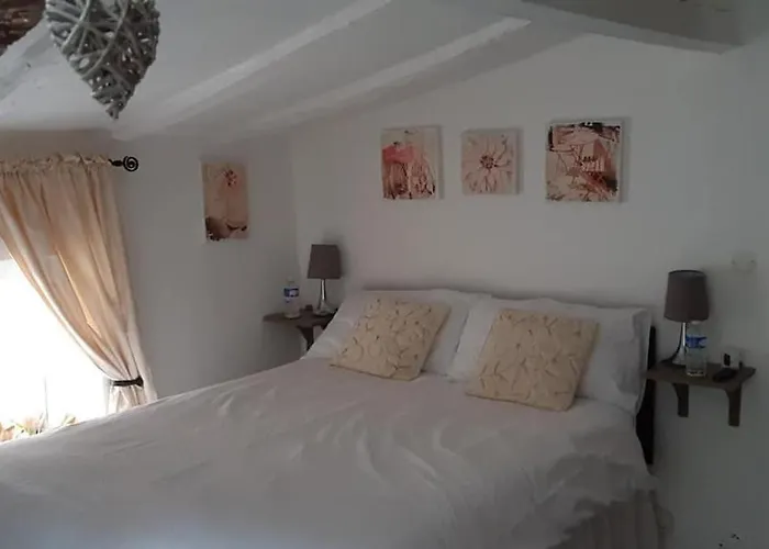 La Cour Alojamento de Acomodação e Pequeno-almoço 3*