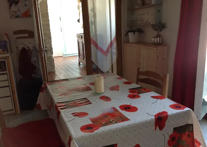 Alojamento de Acomodação e Pequeno-almoço La Cour 3*