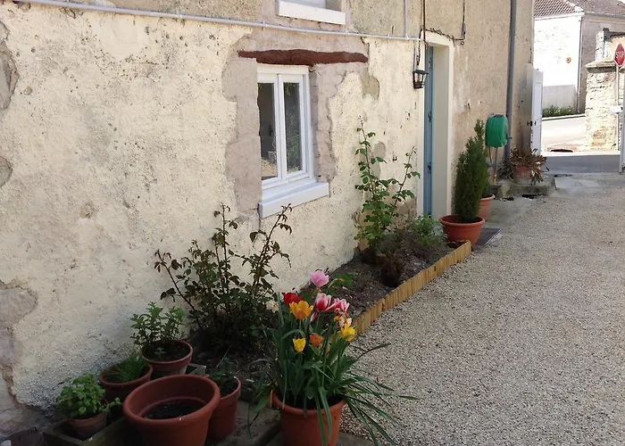 La Cour 3* Villefagnan