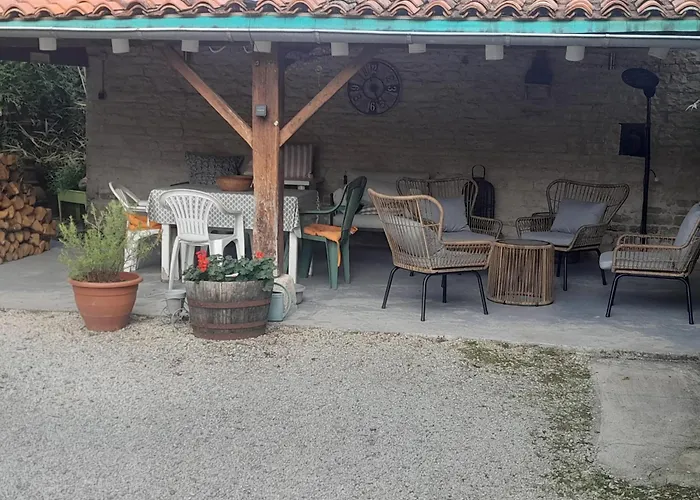 Alojamento de Acomodação e Pequeno-almoço La Cour 3*