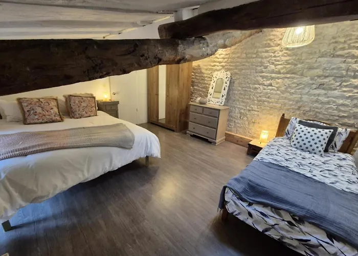 Alojamento de Acomodação e Pequeno-almoço La Cour 3*