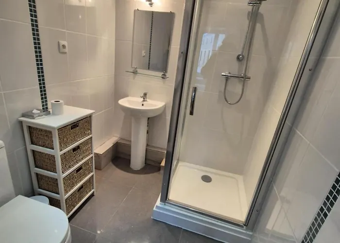 Alojamento de Acomodação e Pequeno-almoço La Cour 3*