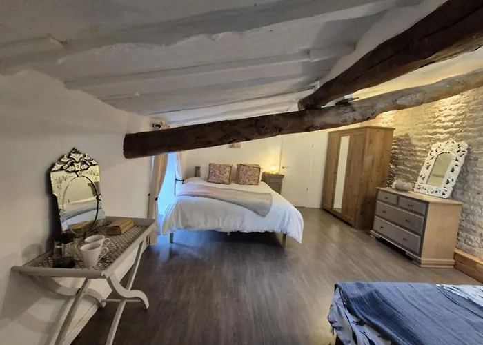 La Cour Alojamento de Acomodação e Pequeno-almoço 3*