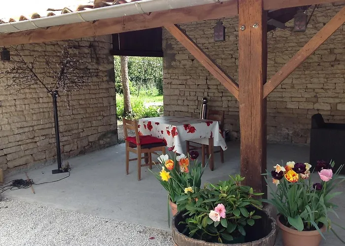 La Cour Alojamento de Acomodação e Pequeno-almoço Villefagnan